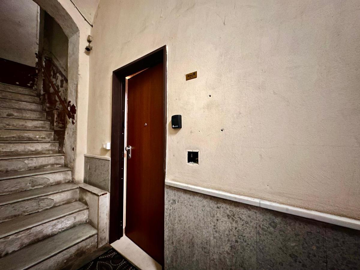 Window In The Stone Naples Hotel Buitenkant foto