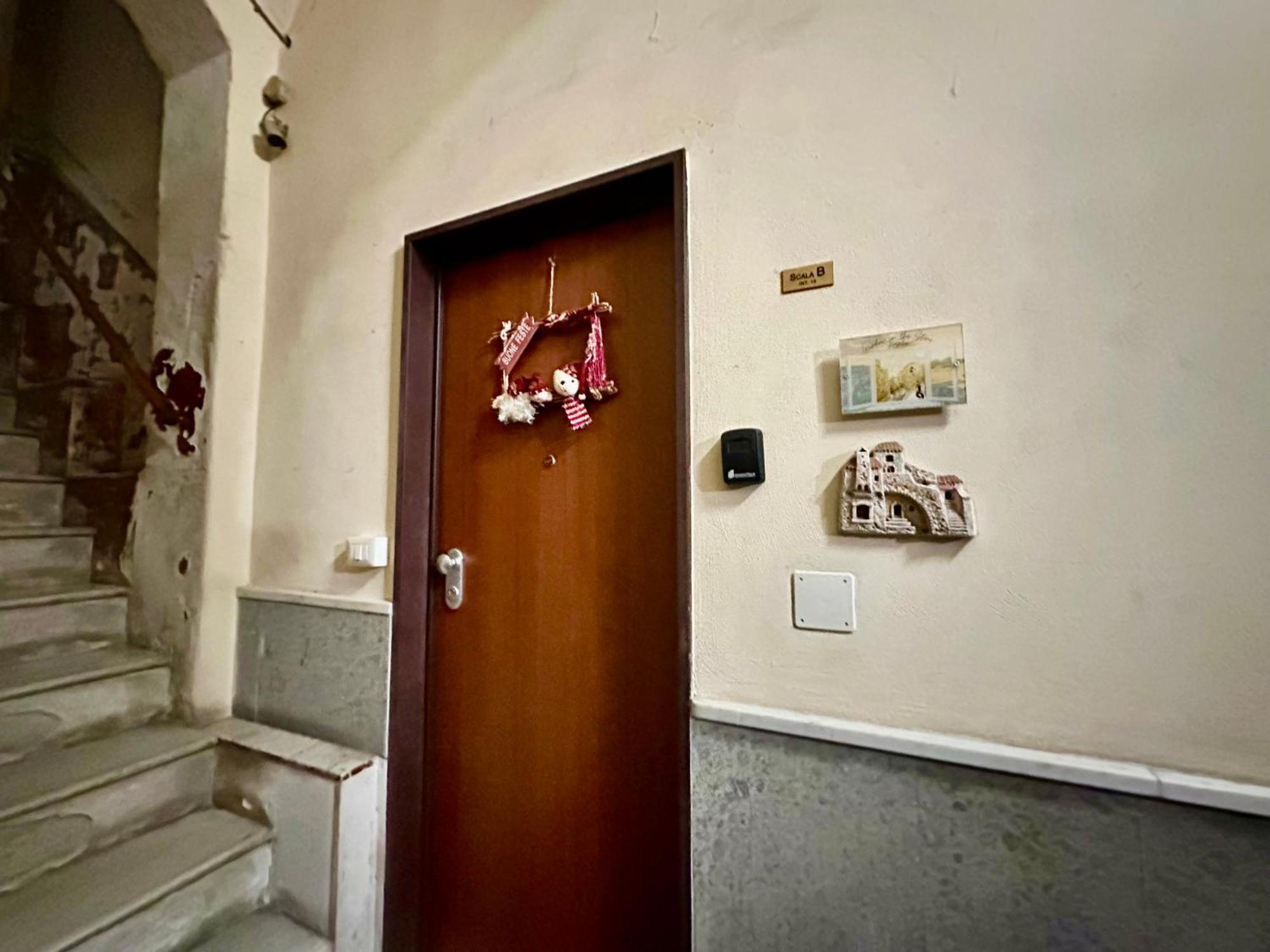 Window In The Stone Naples Hotel Buitenkant foto
