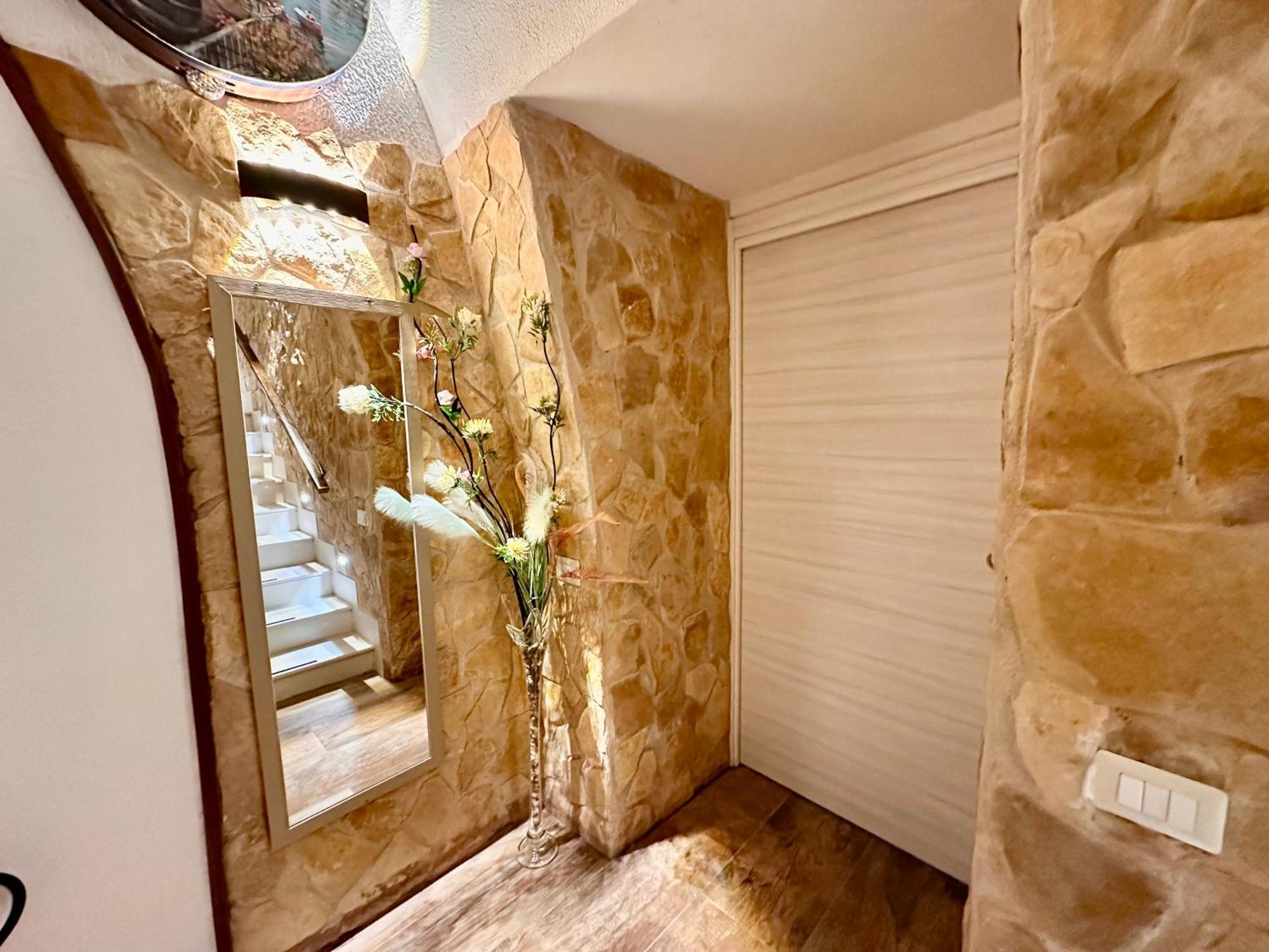 Window In The Stone Naples Hotel Buitenkant foto