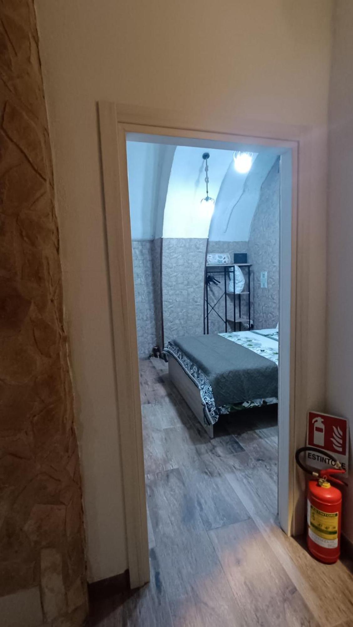 Window In The Stone Naples Hotel Buitenkant foto